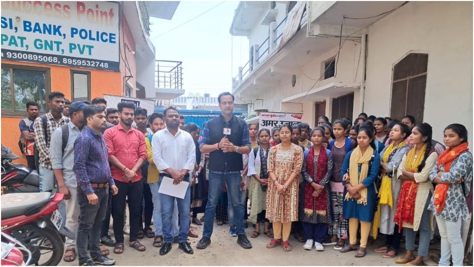 Satta Ka Sangram in Mandla Youth raised issues of employment education and health