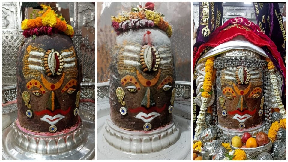 Ujjain News: Baba Mahakal adorned with Trinetra in Bhasmarti