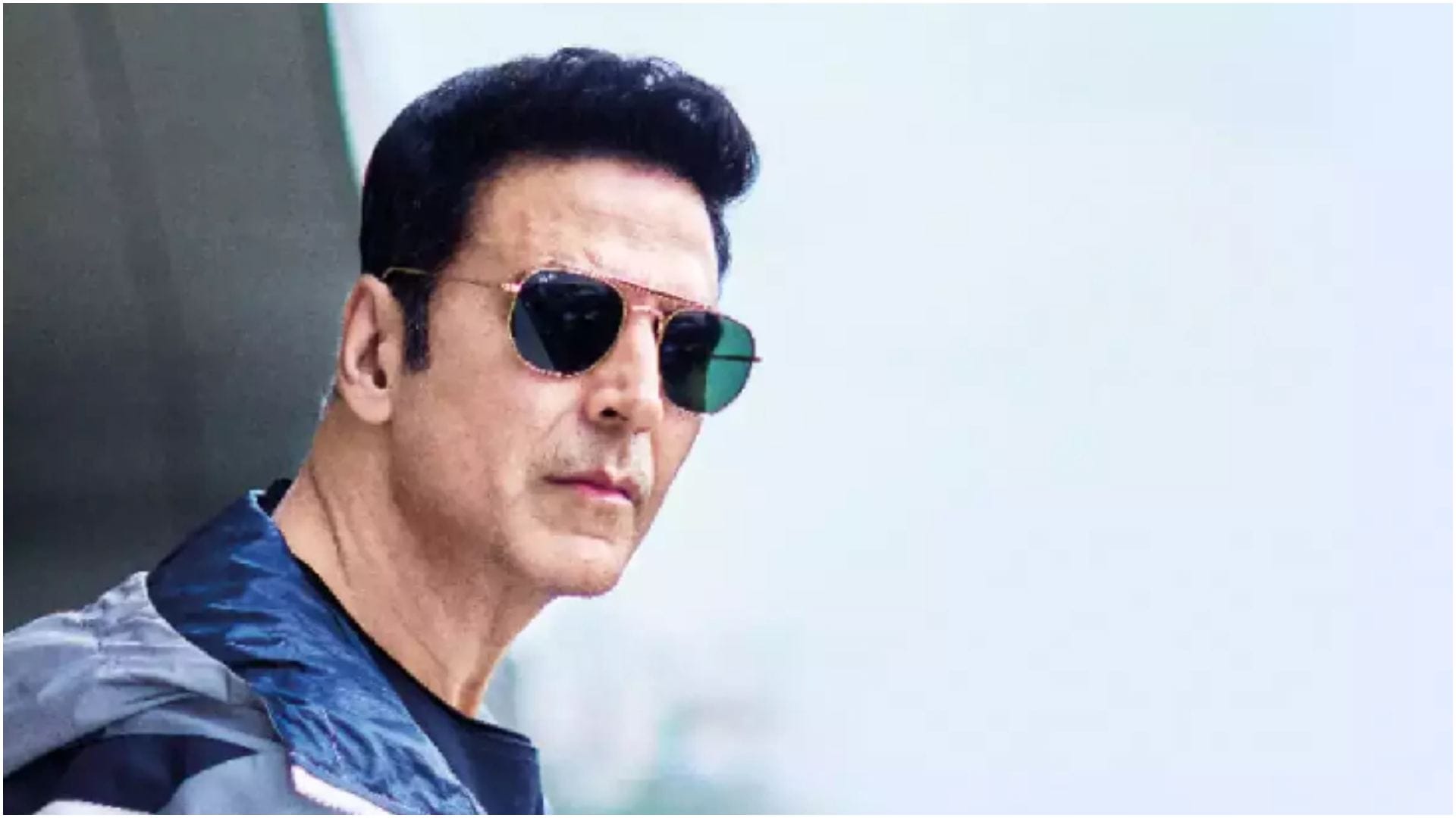 Sky Force Actor Akshay Kumar Marathi film Vedat Marathe Veer Daudle Saat Shoot halted due to budget Problems