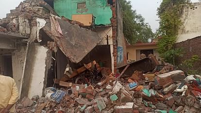 Ayodhya News: Girl dies, six people burnt due to explosion in flour mill in Ayodhya Six injured and one died in a blast in Poorakalander in Ayodhya.