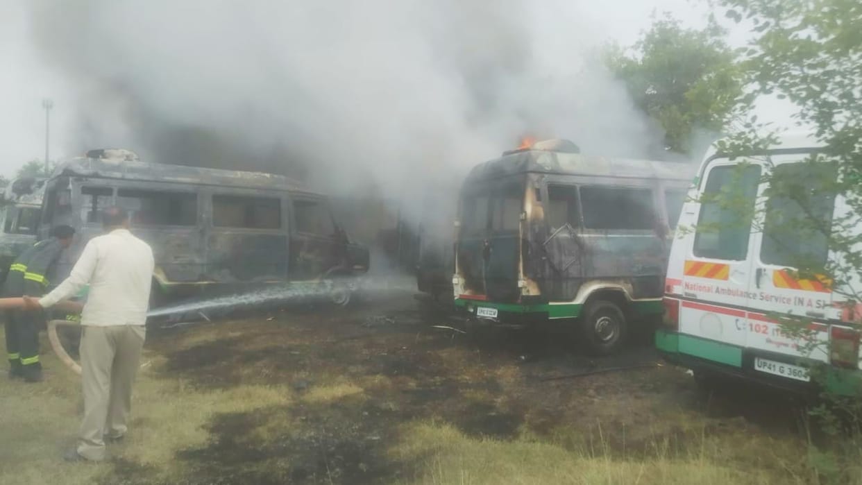 fire broke out twelve ambulances in Sau Shaiya Hospital in bhadohi