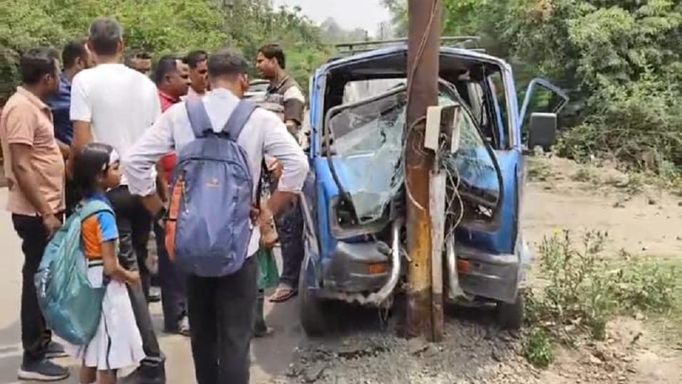 School van full of children met with an accident collided with an electric pole on the roadside in Korba