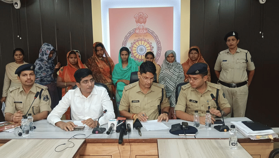 एएसपी सिटी उमेश कश्यप जानकारी देते हुए.