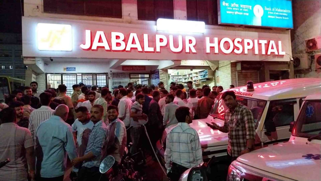Jabalpur: Fight between BJP and Congress leaders in TV debate show