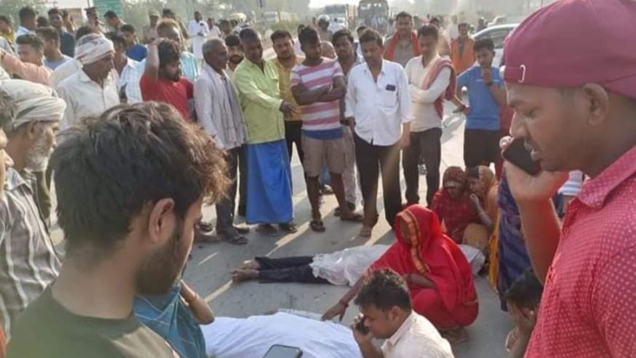 Speeding car crushes three newspaper vendors two dead one injured in varanasi