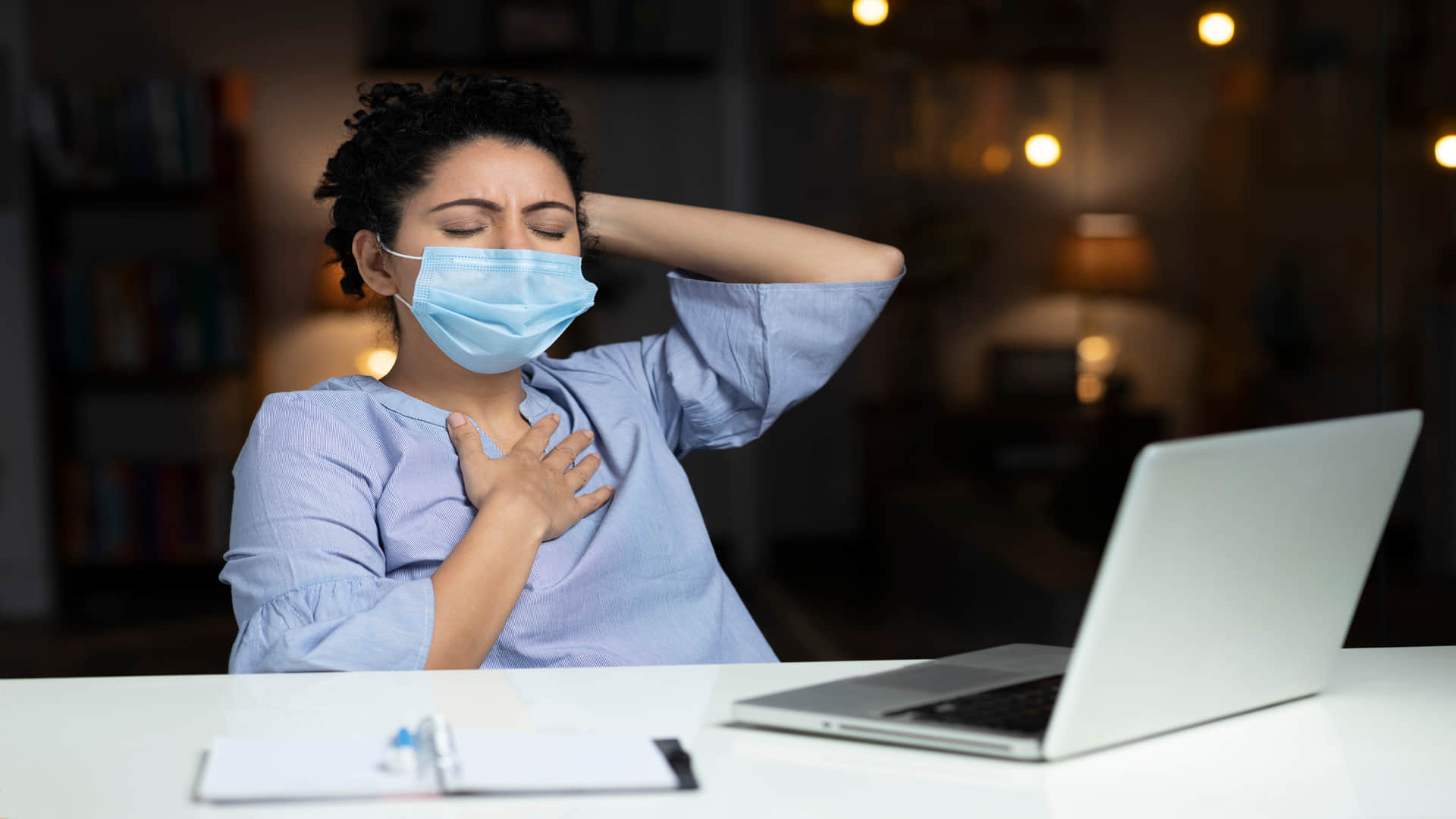 what causes chest pain know heartburn panic attack symptoms in hindi