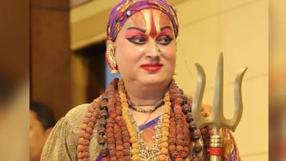 Read special news of Varanasi in one click chain stolen from woman neck former chief jumped