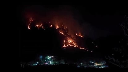 Uttarakhand Forest burning throughout night in upper area of Badrinath Highway