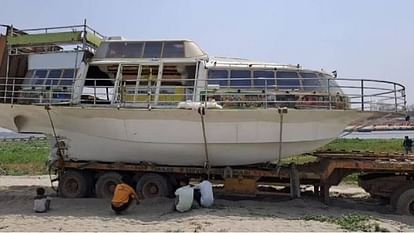 front part of the cruise got broken again before sailing in Yamuna Welding will have to be done again