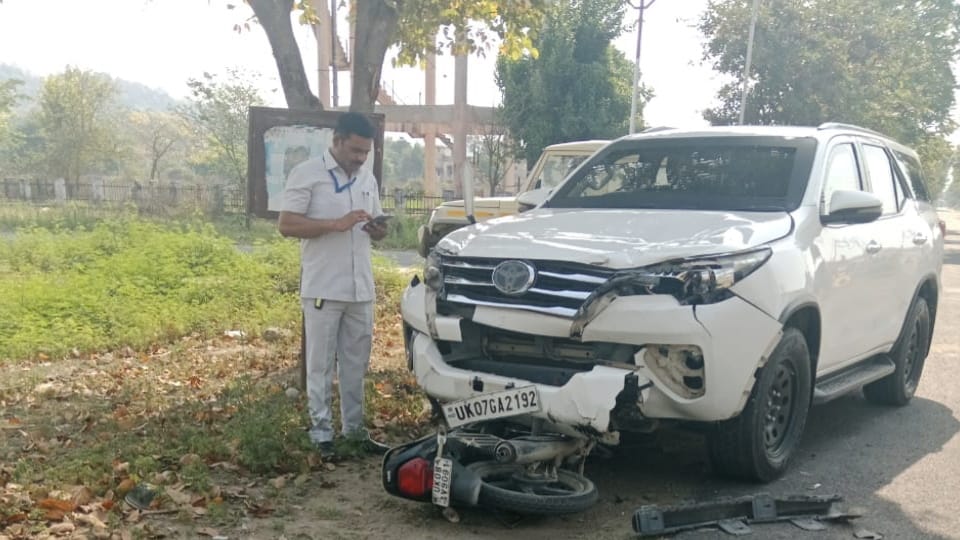 Haridwar Bike collided with vehicle in Priyanka Gandhi Protect condition youths critical