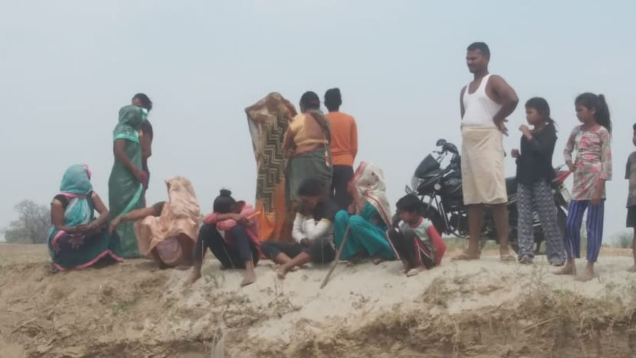 Girl dead body found dumped Ganga river in bhadohi