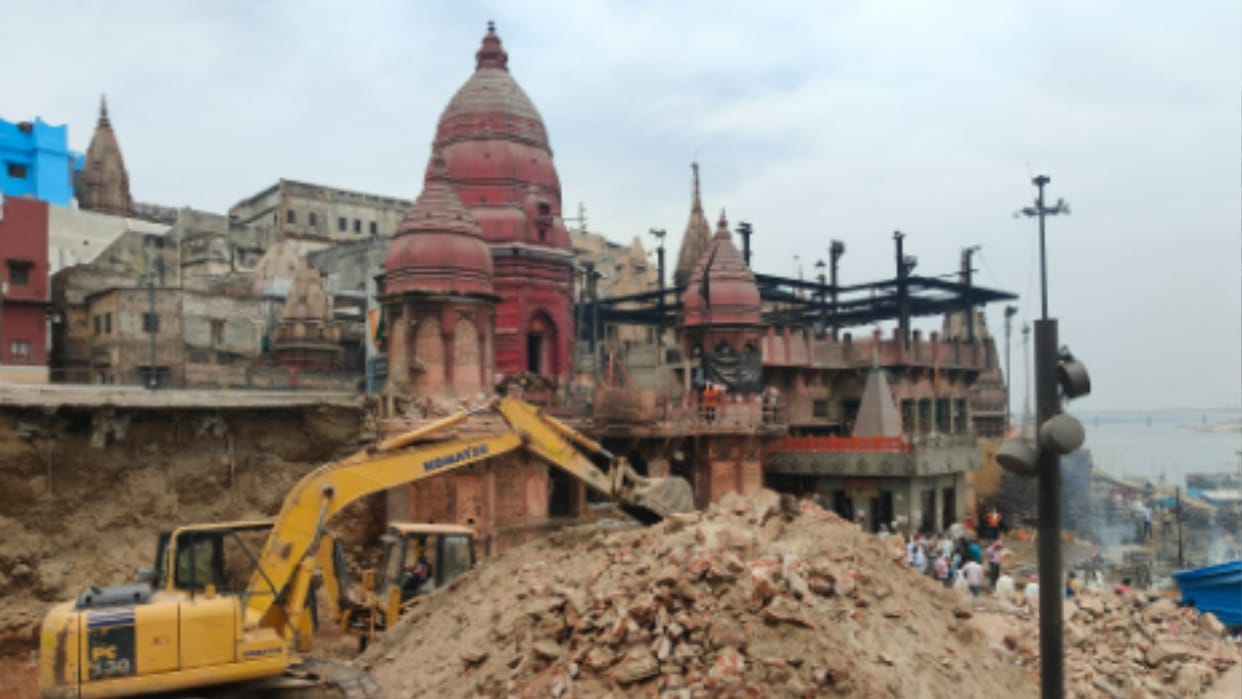 Holi 2025 Manikarnika ghat debris removing started for Masan holi