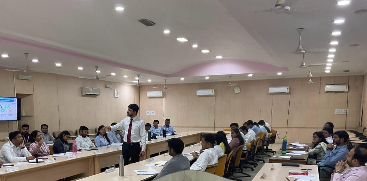 Training: Management guru Naveen Rai gave tips to civil service officers, taught them leadership and managemen