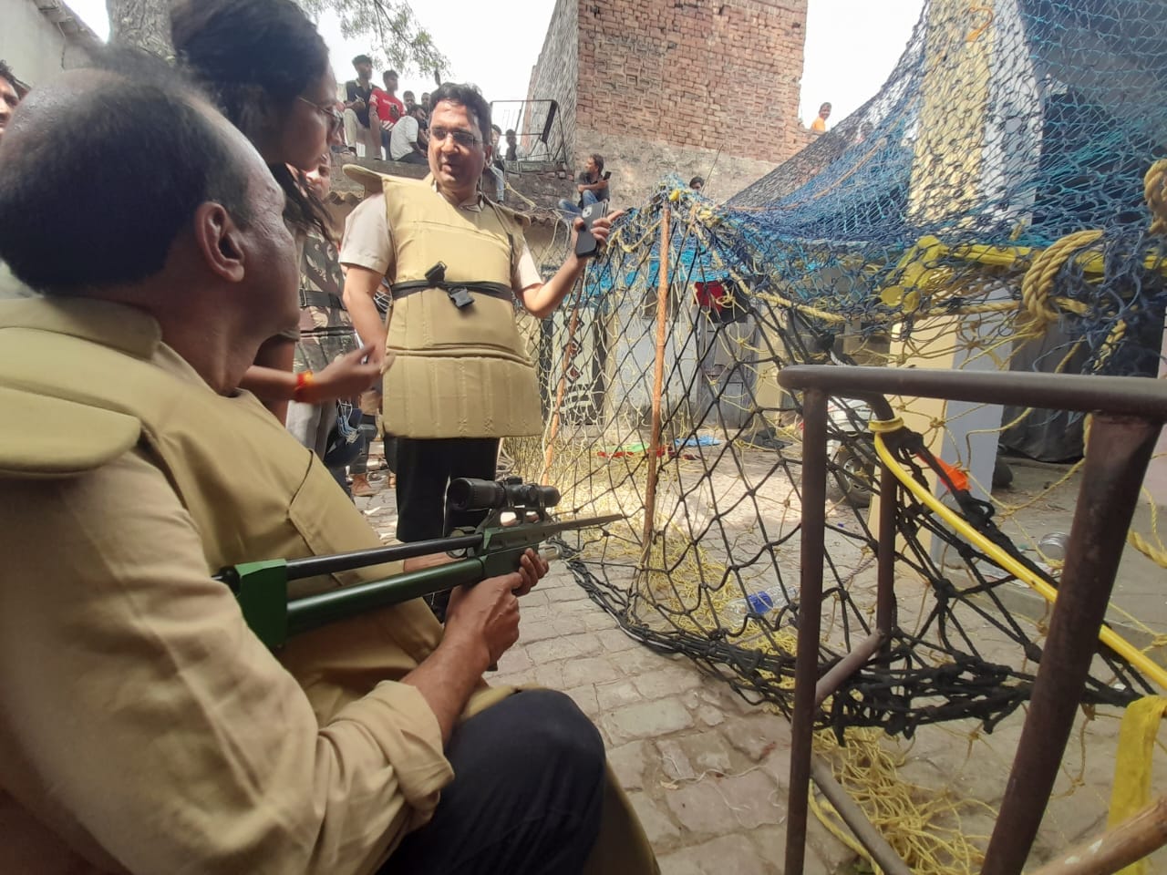 Leopard caught after thirteen hours in Meerut, schools closed, youth injured