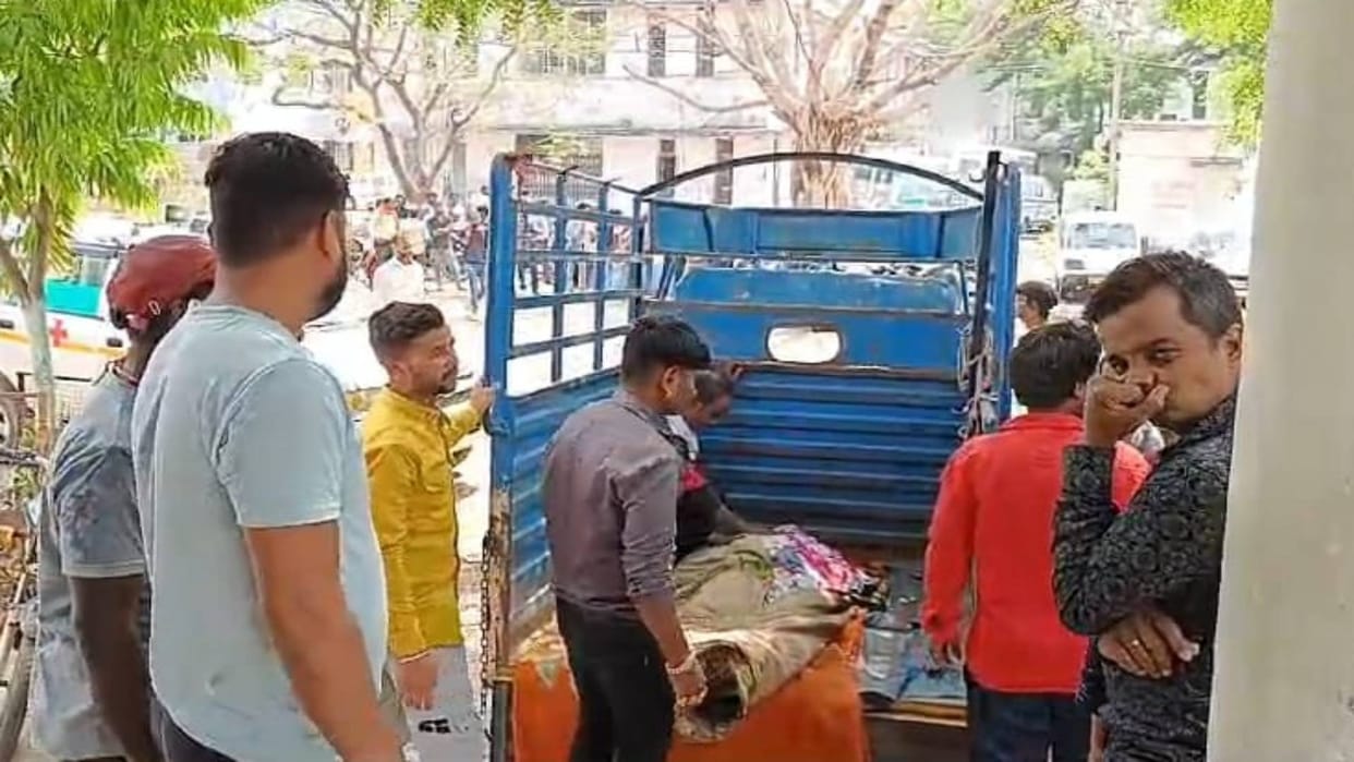 Ujjain News Road accident on Unhel Road three youth died due to collision with unknown vehicle