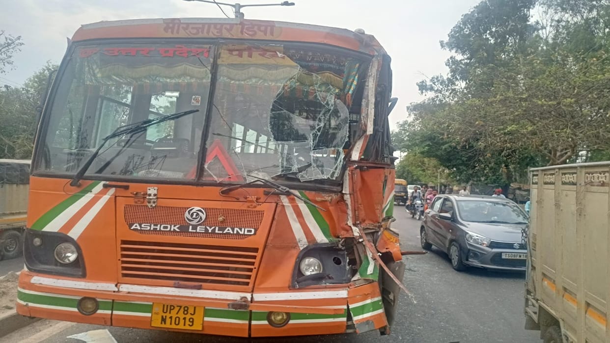 Roadways bus full of passengers collides with truck, more than half a dozen passengers injured, screams were