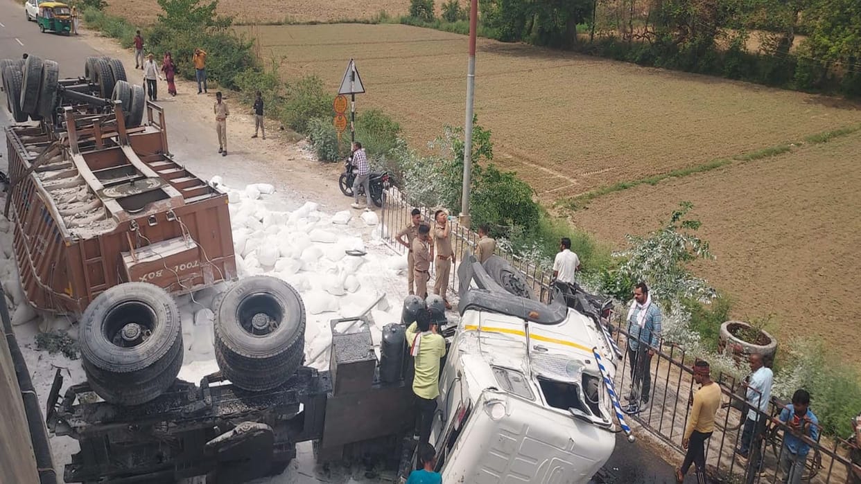 Etawah: Putty laden trolley fell 15 feet from the overbridge