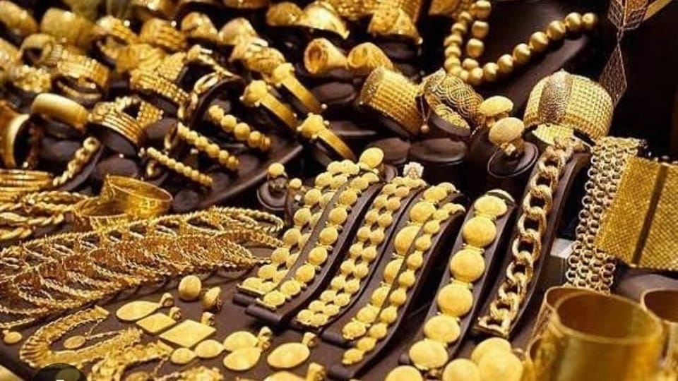 Smuggler with illegal gold in police custody
