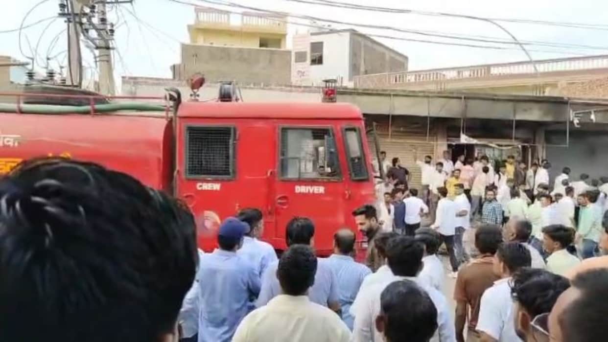 Jalore News: Fire broke out in jewelery shop, loss worth lakhs due to fire brigade not arriving on time