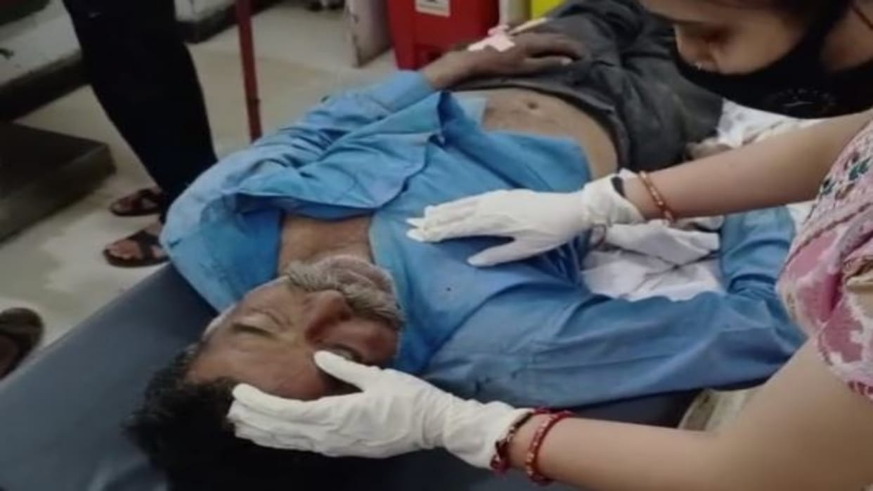 Pali News: The camel picked up its own owner and threw him, the injured one was referred to Jodhpur