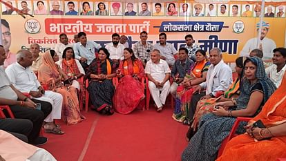 Dausa News: ब्राह्मण मतदाताओं को साधने दौसा पहुंची सुमन शर्मा, कांग्रेस को बताया डूबता जहाज Dausa News: Suman Sharma reached Dausa to woo Brahmin voters, told Congress it was a sinking ship