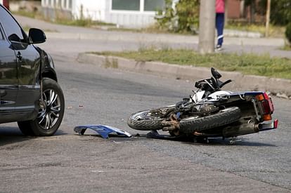 Two people died while three seriously injured in accidents on highway in Agra