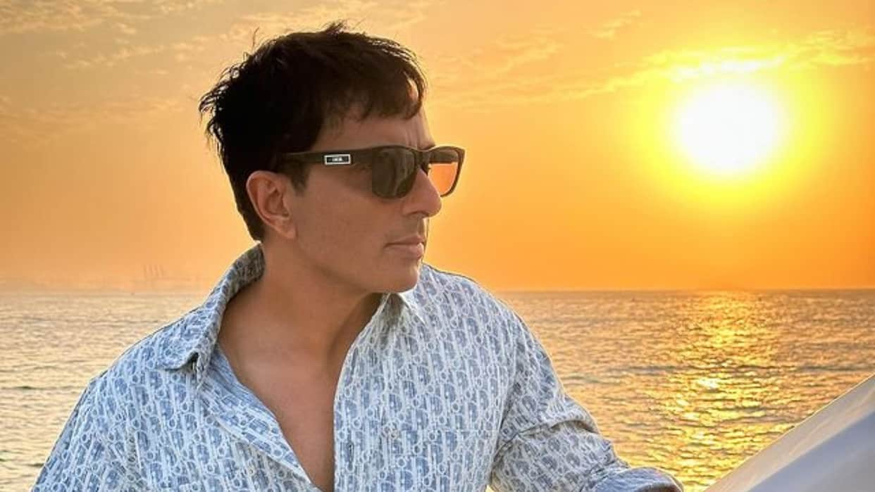 sonu Sood defended the delivery boy Stole Customers Shoes said that he should be gifted a new pair of shoes