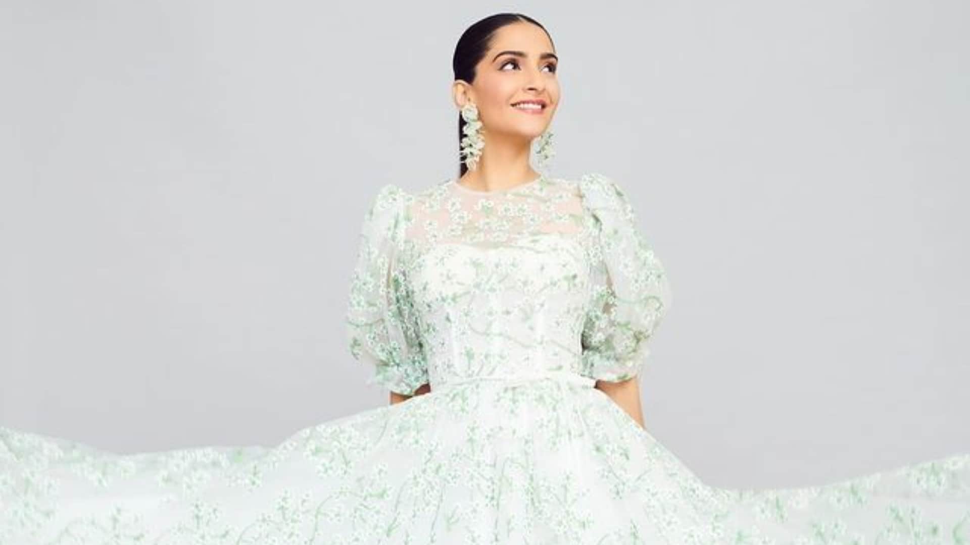 Italian fashion Designer Roberto Cavalli dies at 83 aishwarya rai sonam priyanka janhvi have worn his dresses