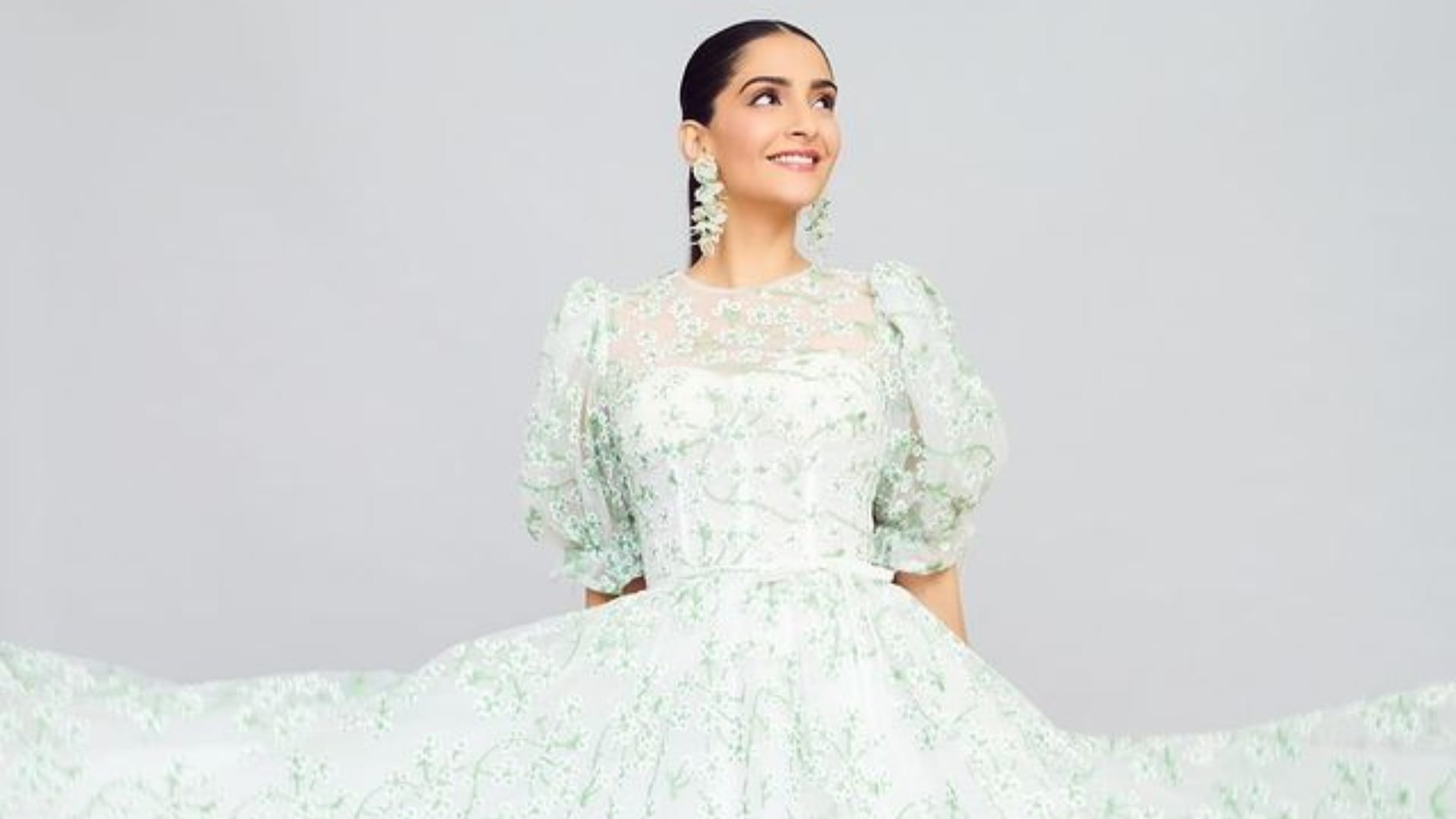 Italian fashion Designer Roberto Cavalli dies at 83 aishwarya rai sonam priyanka janhvi have worn his dresses