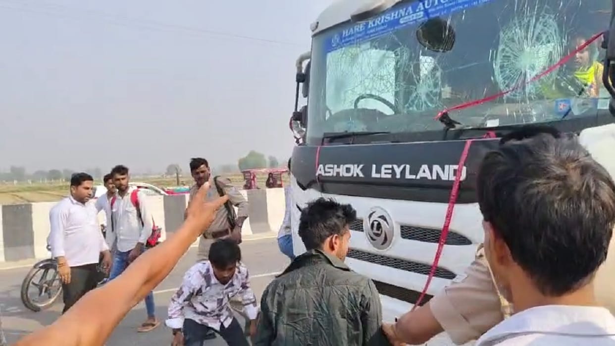 A youth died in a truck accident in Shamli city