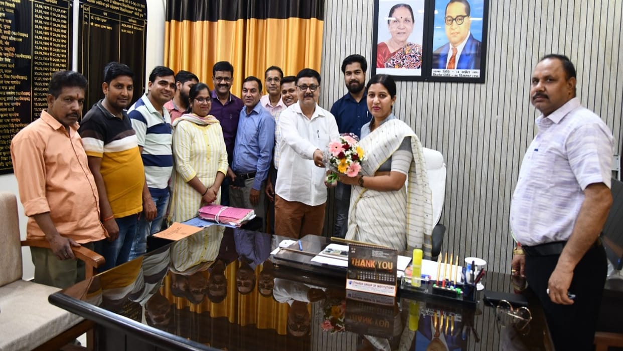 Vice Chancellor snatches charge from Registrar in Rohilkhand University