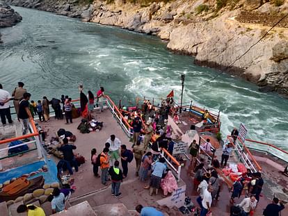 Baisakhi Snan 2024 Devotees Huge crowd for ganga Snan in Haridwar traffic Jam