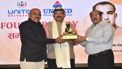 Yogendra Singh Yadav said: Those who keep pace with time get success