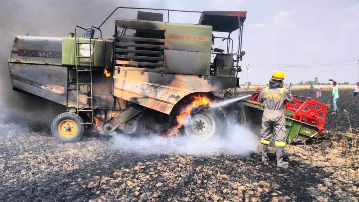 twenty eight and half acres of wheat crop burnt in chandauli