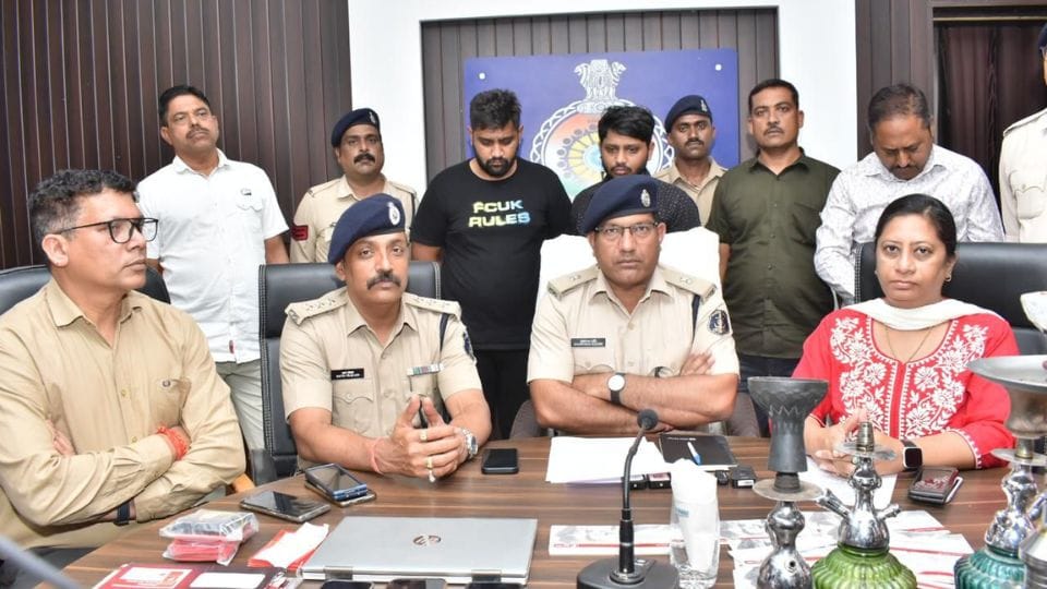 Police raids illegal hookah bar cafe in Durg