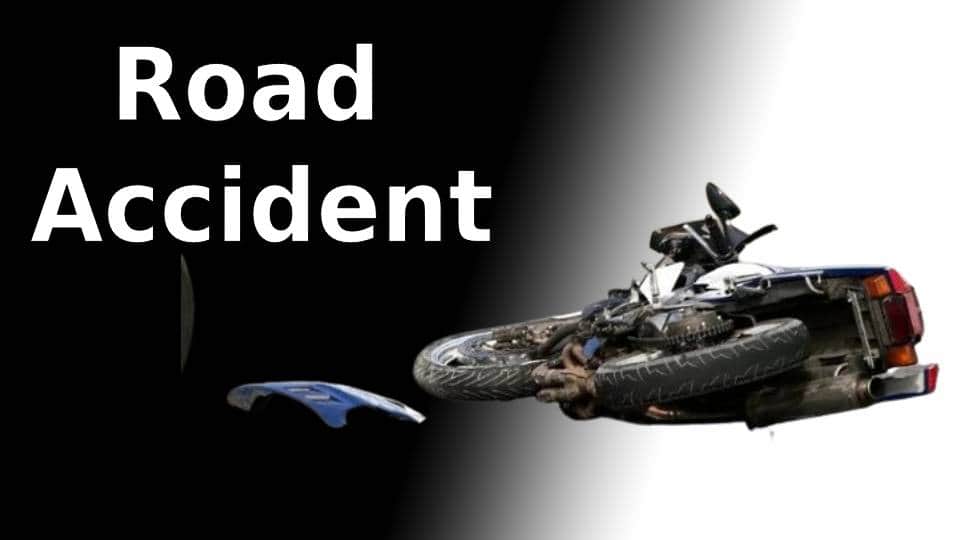 9 injured in Kangan road accident. Xylo vehicle overturned due to slippery road conditions.