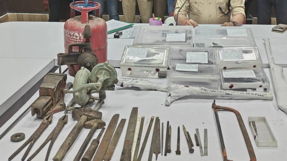 Police caught fifth illegal arms factory in Etah before Lok Sabha elections