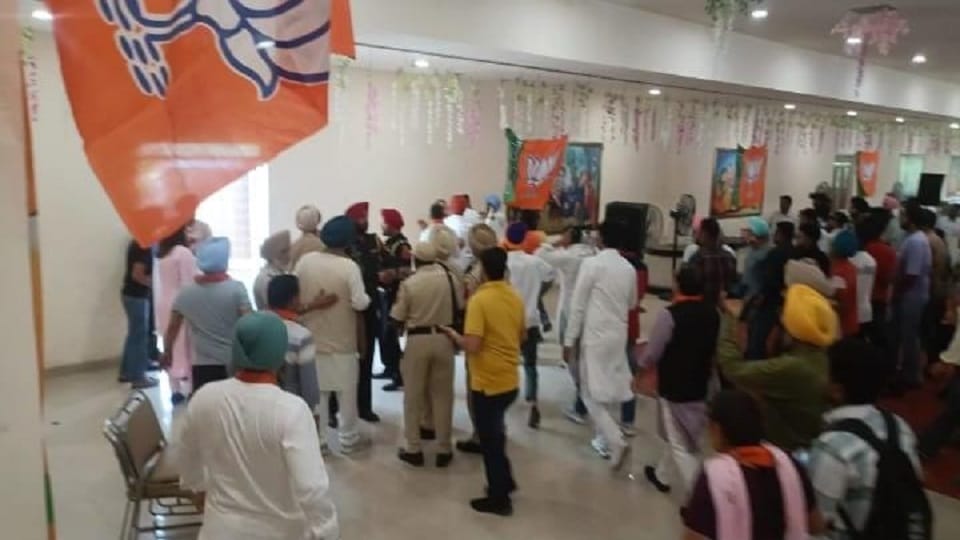 Uproar in bjp meeting in Halka Payal workers attacked each other with tables and chairs