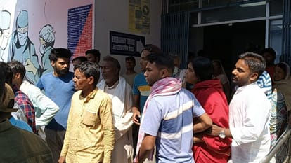 अस्पताल पहुंचे मृतक के परिजन