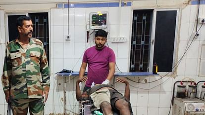 Bihar: Husband and wife returning home on bicycle were hit by a bike in Bhojpur, woman died, three injured