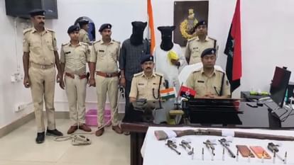 Bihar: Khagaria police caught Naxalite network leader father-son along with rewarded Naxalite