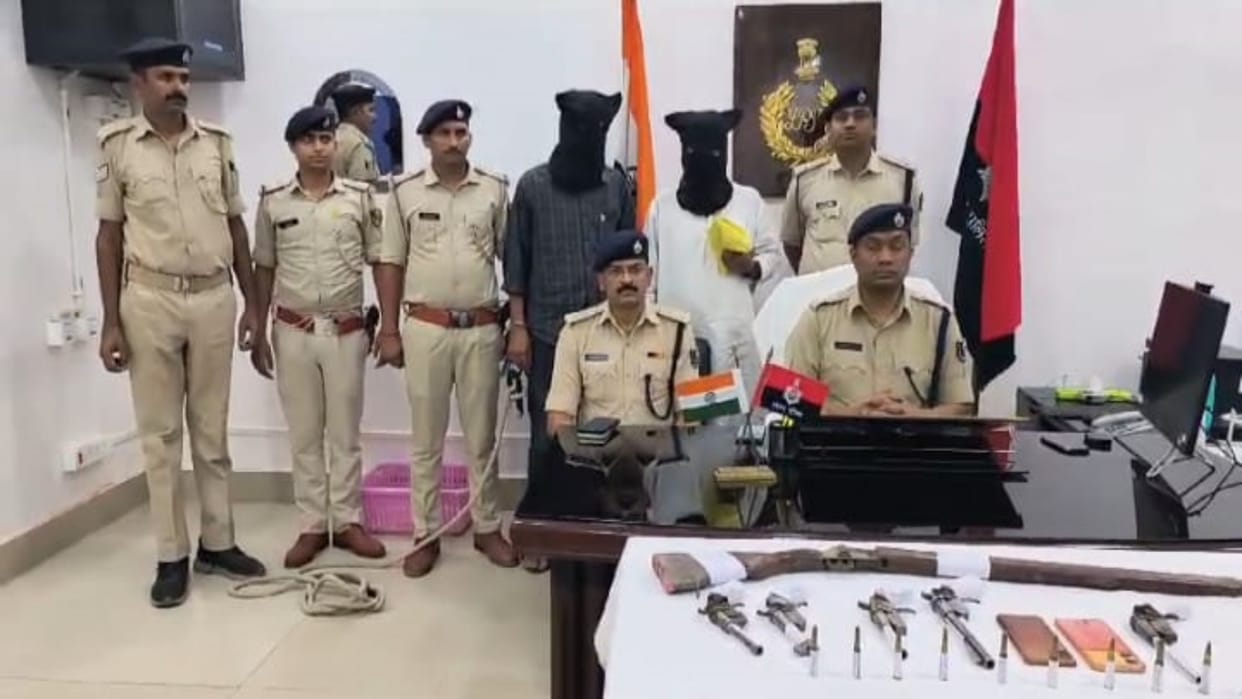 Bihar: Khagaria police caught Naxalite network leader father-son along with rewarded Naxalite