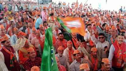 Child reached the stage dressed as Yogi Adityanath in roorkee election campaign Uttarakhand Lok Sabha Election