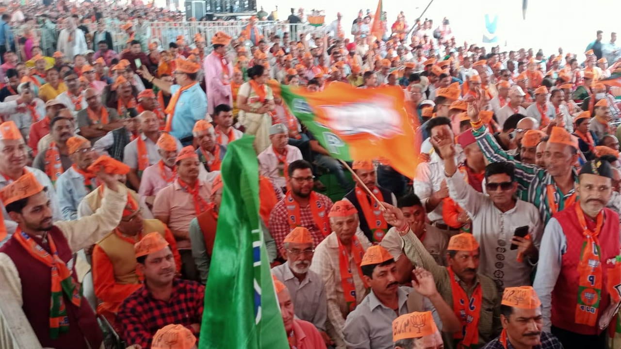 Child reached the stage dressed as Yogi Adityanath in roorkee election campaign Uttarakhand Lok Sabha Election