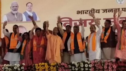 Child reached the stage dressed as Yogi Adityanath in roorkee election campaign Uttarakhand Lok Sabha Election
