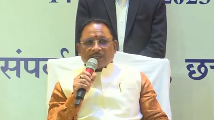 CG Politics: सीएम साय ने कांग्रेस पर कसा तंज: कहा- लोकतंत्र का गला तो कांग्रेस ने घोंटा, हम पर लगाते हैं आरोप