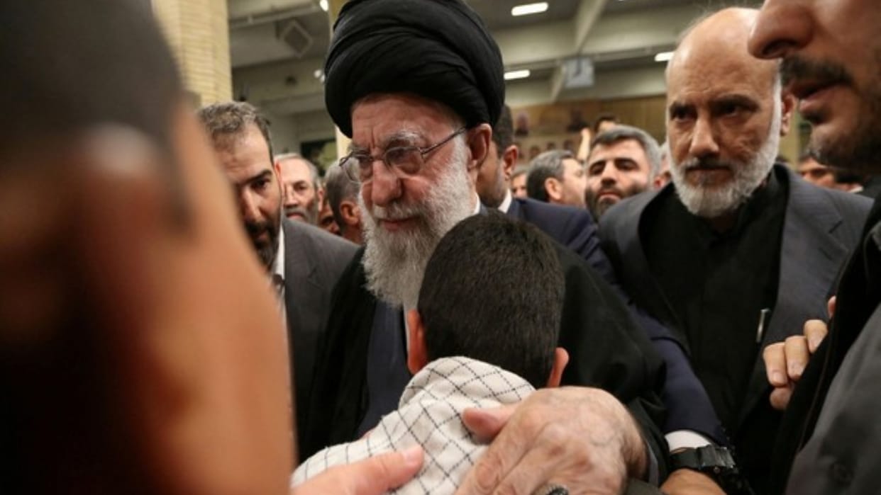Israel Iran war Iran warns US to stay away from the conflict threatens israel news in hindi