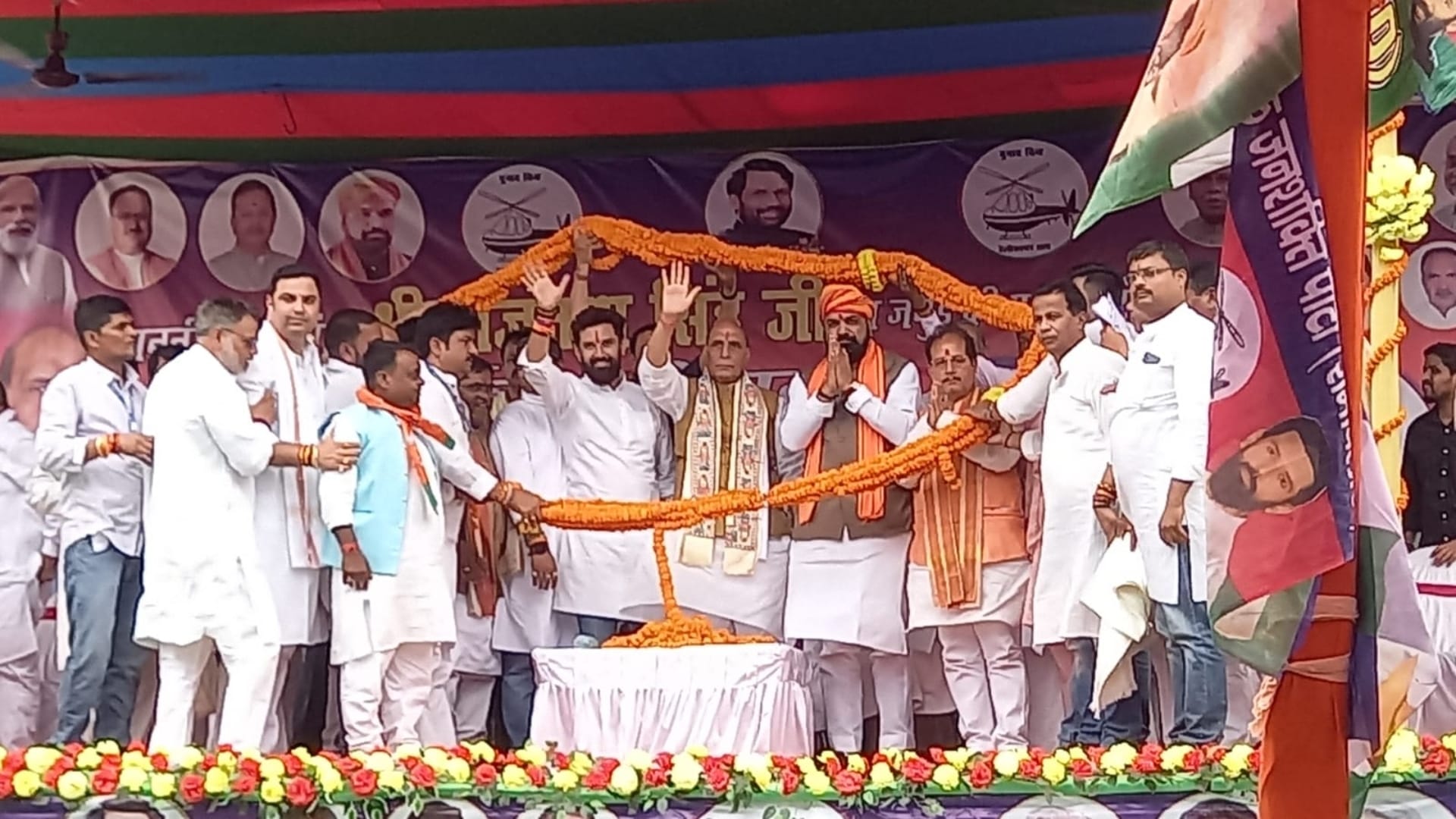 राजनाथ सिंह चिराग पासवान और सम्राट चौधरी जमुई में।