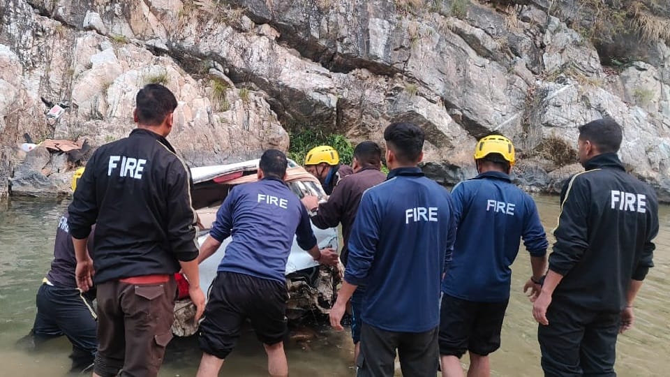 Car falls into ditch in Bageshwar several dead