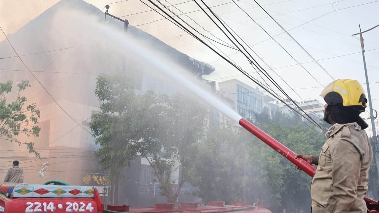 indore news aag fire accident building